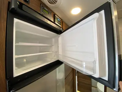 2022 Winnebago Navion photo 25