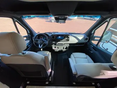 2022 Winnebago Navion photo 39