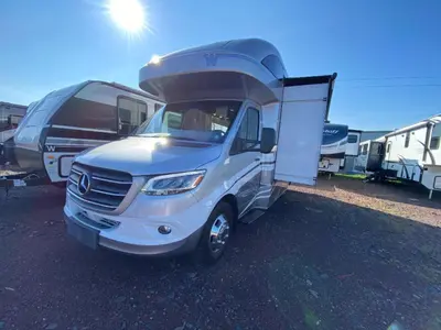 2022 Winnebago Navion photo 4