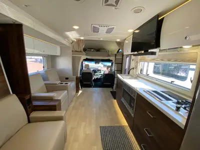 2022 Winnebago Navion photo 35