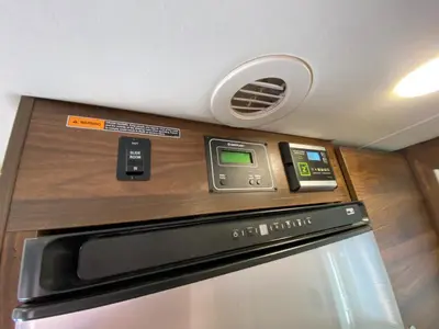 2022 Winnebago Navion photo 26