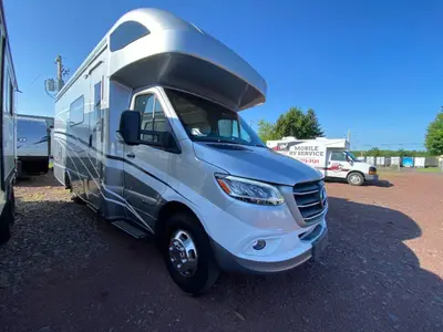 2022 Winnebago Navion photo 12