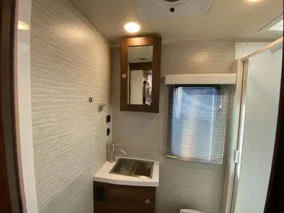 2022 Winnebago Navion photo 30
