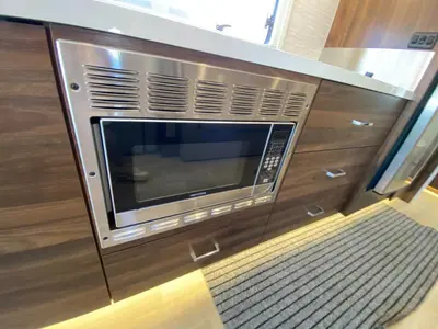2022 Winnebago Navion photo 23