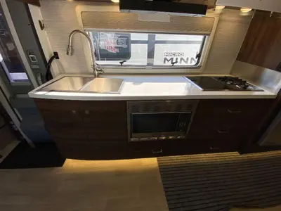 2022 Winnebago Navion photo 22