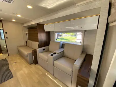 2022 Winnebago Navion photo 16