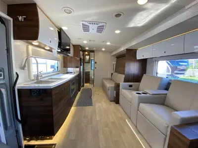2022 Winnebago Navion photo 14