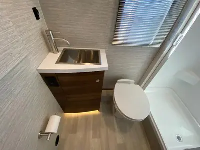 2022 Winnebago Navion photo 31