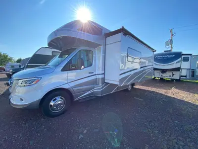 2022 Winnebago Navion photo 6