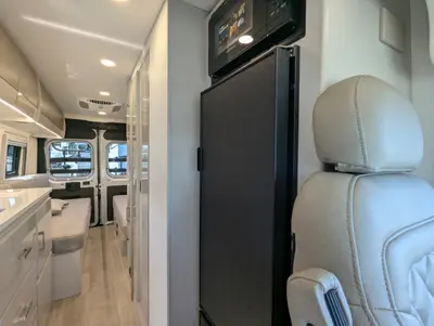 2027 Thor Motor Coach Tellaro 20U photo 14