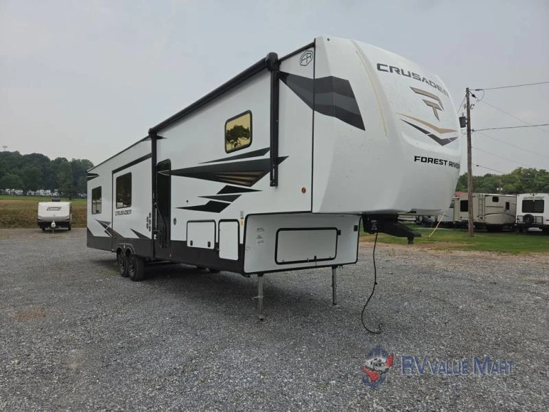 2027 Prime Time RV Crusader exterior