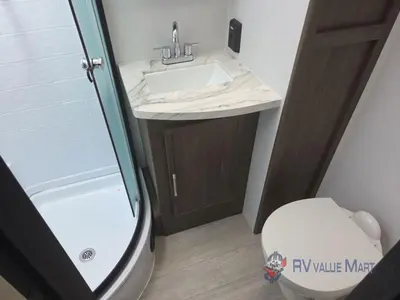 2027 Coachmen RV Freedom Express photo 25