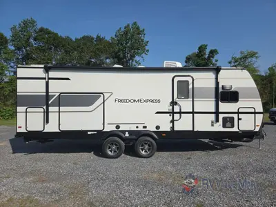 2027 Coachmen RV Freedom Express photo 9
