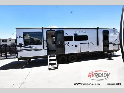 2025 Forest River RV Cherokee Grey Wolf Black Label photo 2