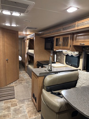 2015 THOR MOTOR COACH FOUR WINDS photo 12