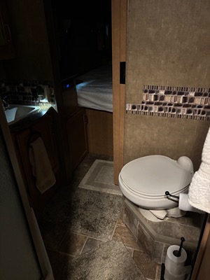 2015 THOR MOTOR COACH FOUR WINDS photo 5