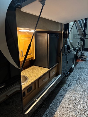 2015 THOR MOTOR COACH FOUR WINDS photo 3