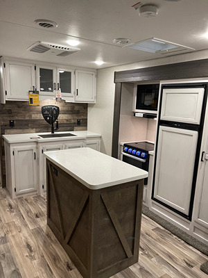 2021 VENTURE RV SPORTTREK TOURING photo 5