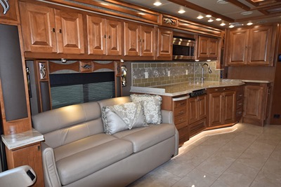2018 TIFFIN MOTORHOMES PHAETON photo 4