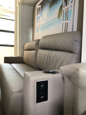 2021 TIFFIN MOTORHOMES WAYFARER photo 23