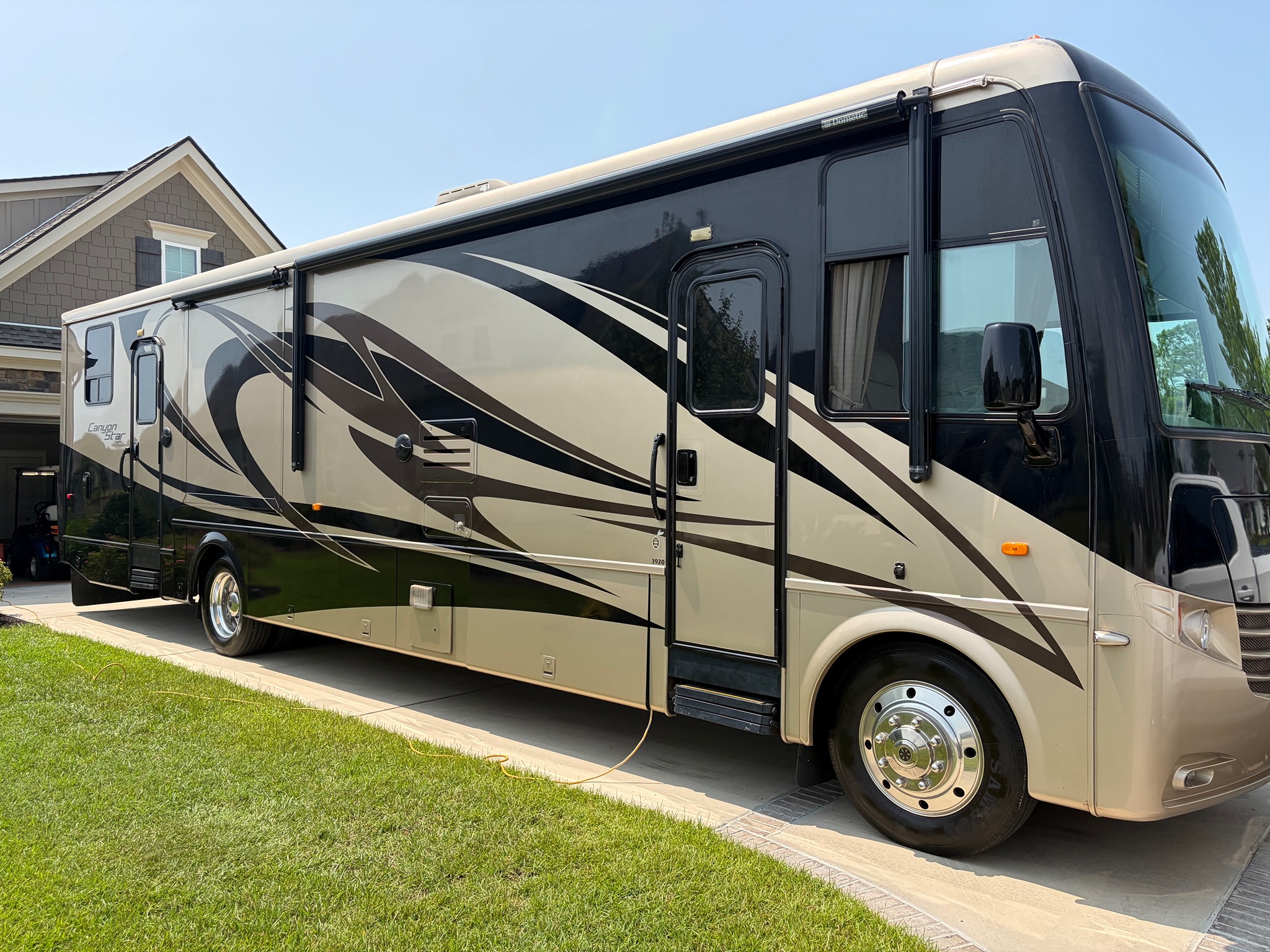 2011 NEWMAR CANYON STAR exterior