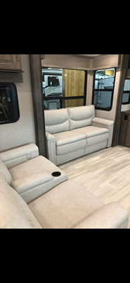 2022 GRAND DESIGN SOLITUDE S-CLASS photo 4