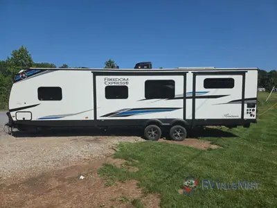 2024 Coachmen RV Freedom Express Ultra Lite photo 5