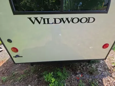 2027 Forest River Wildwood Heritage Glen photo 16