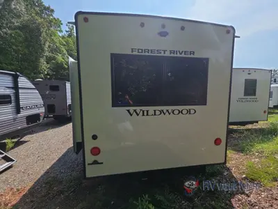 2027 Forest River Wildwood Heritage Glen photo 7