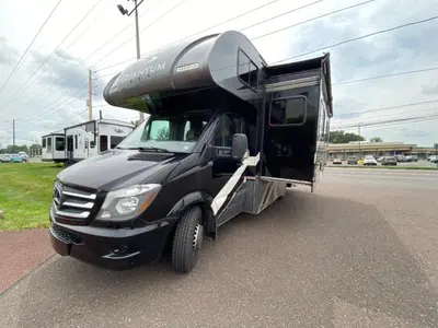2019 Thor Motor Coach Quantum Sprinter photo 4