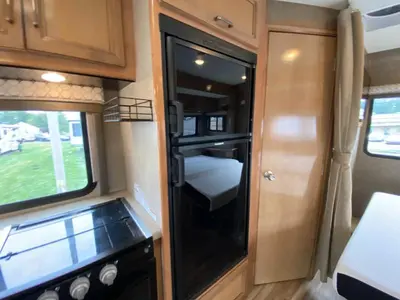 2019 Thor Motor Coach Quantum Sprinter photo 19