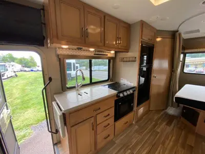 2019 Thor Motor Coach Quantum Sprinter photo 15