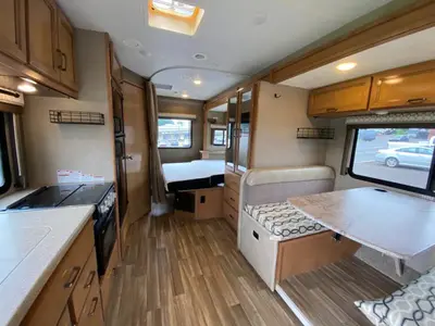 2019 Thor Motor Coach Quantum Sprinter photo 14