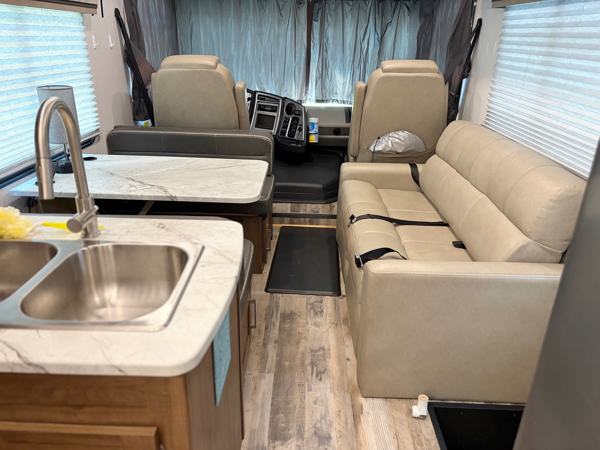 2020 COACHMEN PURSUIT exterior
