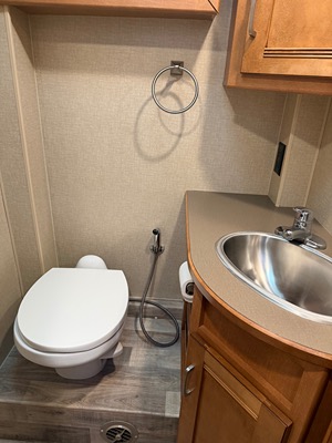 2017 WINNEBAGO ASPECT photo 6
