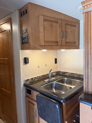 2017 WINNEBAGO ASPECT photo 7