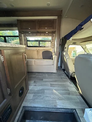 2019 JAYCO REDHAWK photo 3