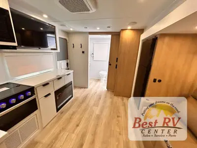 2027 Winnebago Thrive photo 30