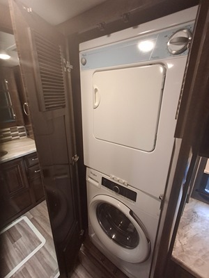 2019 THOR MOTOR COACH PALAZZO photo 15