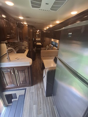 2019 THOR MOTOR COACH PALAZZO photo 6
