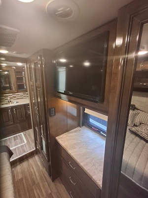 2019 THOR MOTOR COACH PALAZZO photo 14