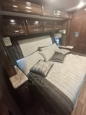 2019 THOR MOTOR COACH PALAZZO photo 13