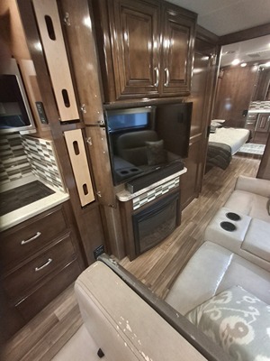 2019 THOR MOTOR COACH PALAZZO photo 10