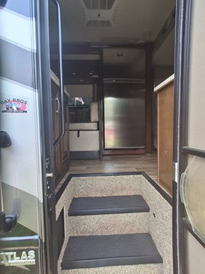 2019 THOR MOTOR COACH PALAZZO photo 3