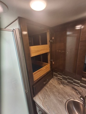 2019 THOR MOTOR COACH PALAZZO photo 17