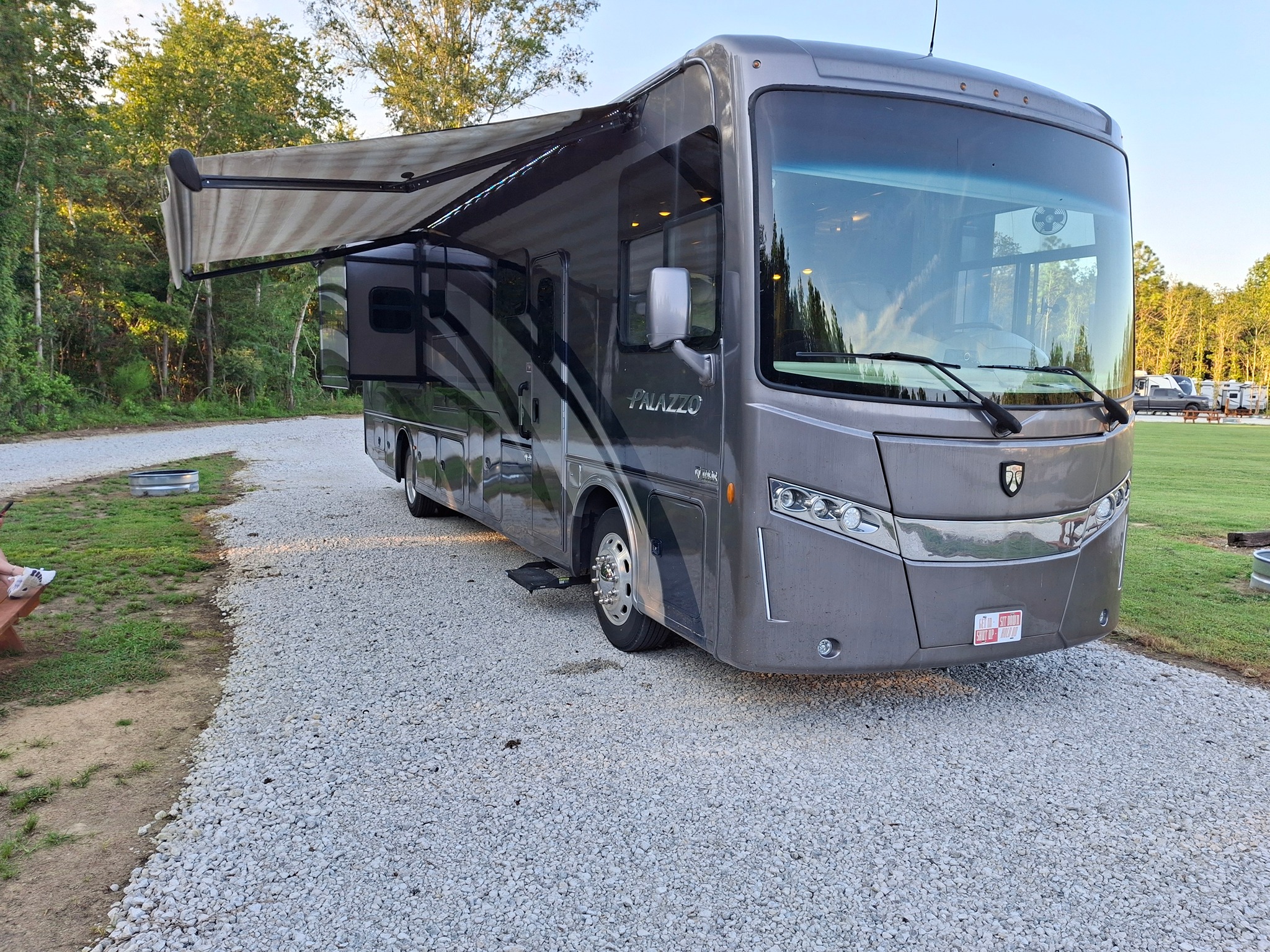 2019 THOR MOTOR COACH PALAZZO exterior