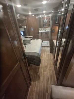 2019 THOR MOTOR COACH PALAZZO photo 12