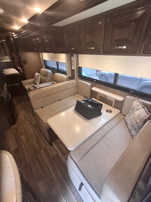 2019 THOR MOTOR COACH PALAZZO photo 8