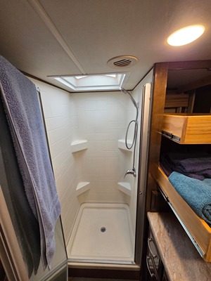 2019 THOR MOTOR COACH PALAZZO photo 42