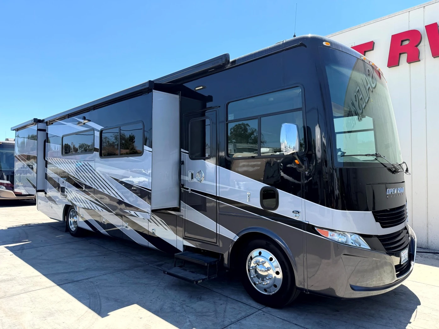 2022 Tiffin Motorhomes Open Road Allegro exterior